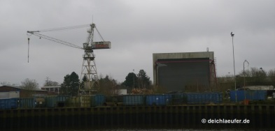 ... bis zur ehemaligen, 1995 insolvent gegangenen Brand-Werft ...